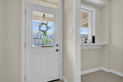 207 Willow Aster Circle • Ottawa, ON photo 4
