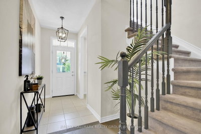 207 Willow Aster Circle • Ottawa, ON photo 5