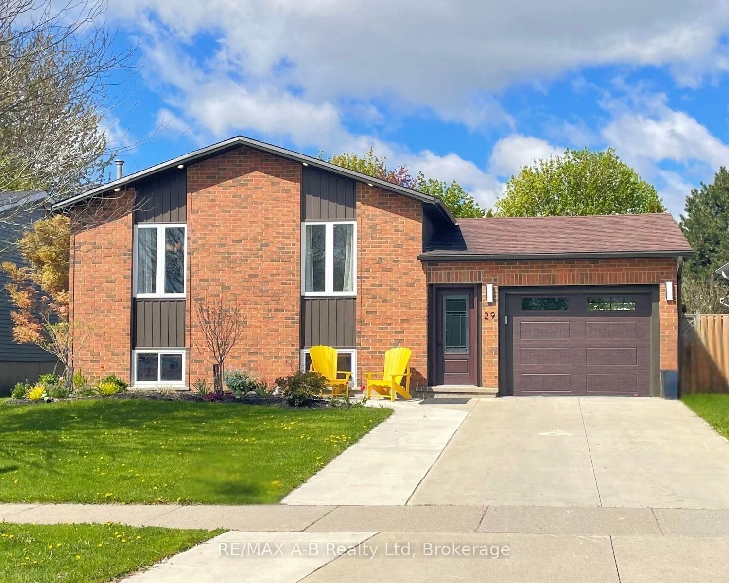 29 Dunsford Crescent • St. Marys, ON photo 2
