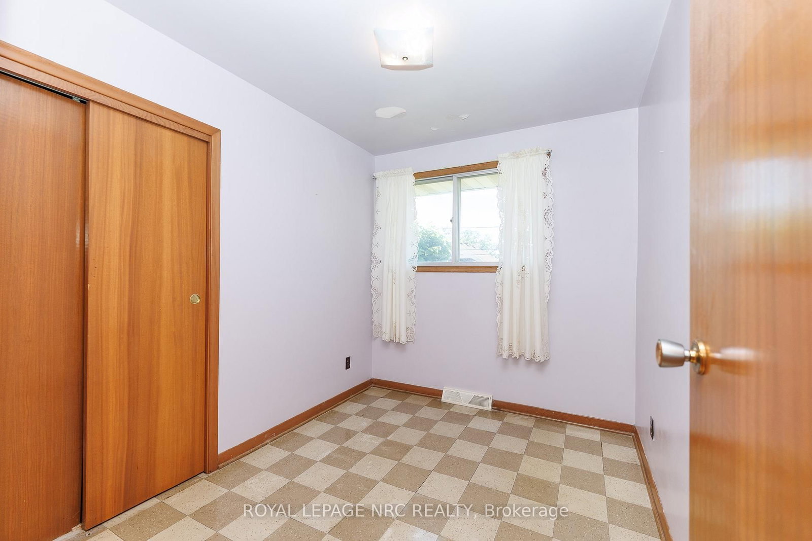 409 Broadway Avenue • Welland, ON photo 11
