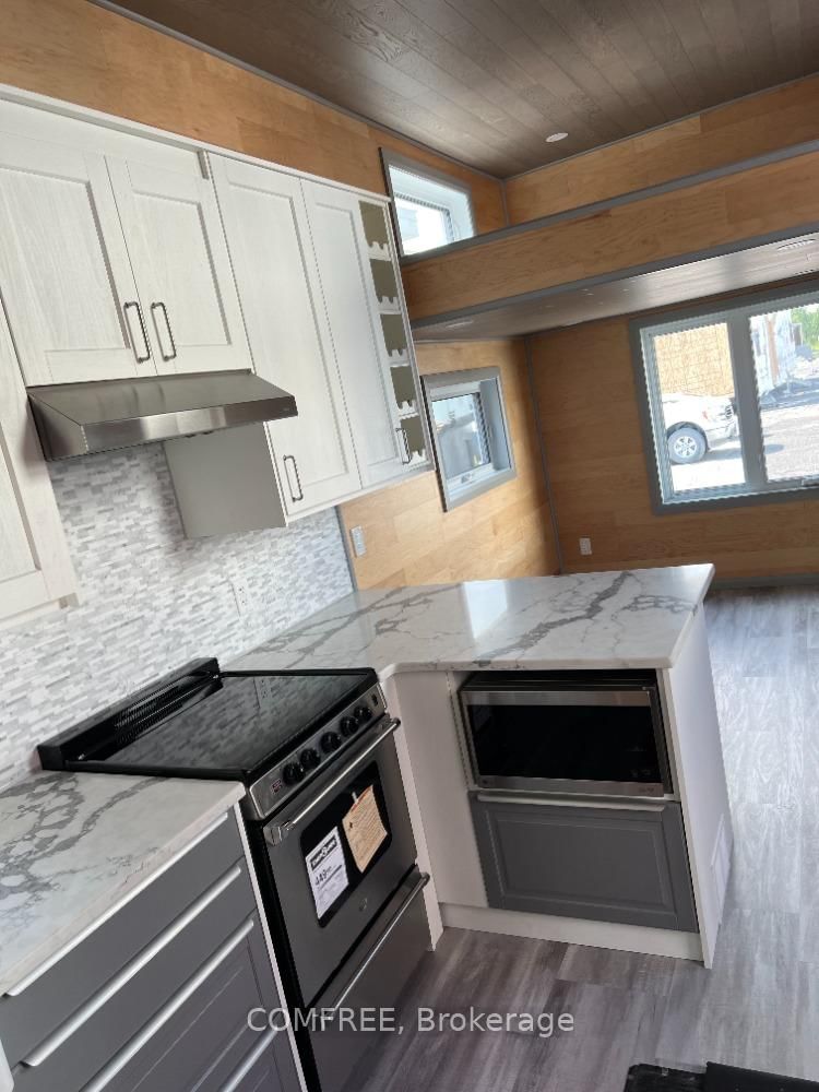 3369 York's Corner Road • Kenmore, ON photo 4