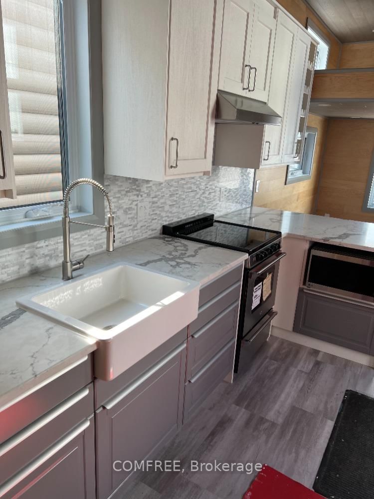 3369 York's Corner Road • Kenmore, ON photo 5