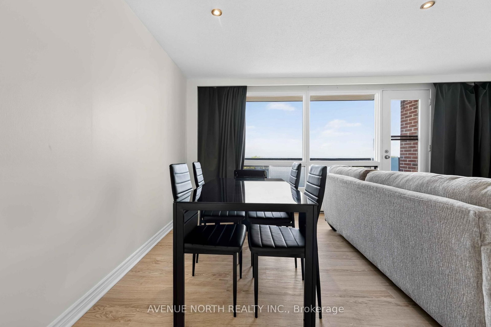 3100 Carling Avenue • #820 • Ottawa, ON photo 11