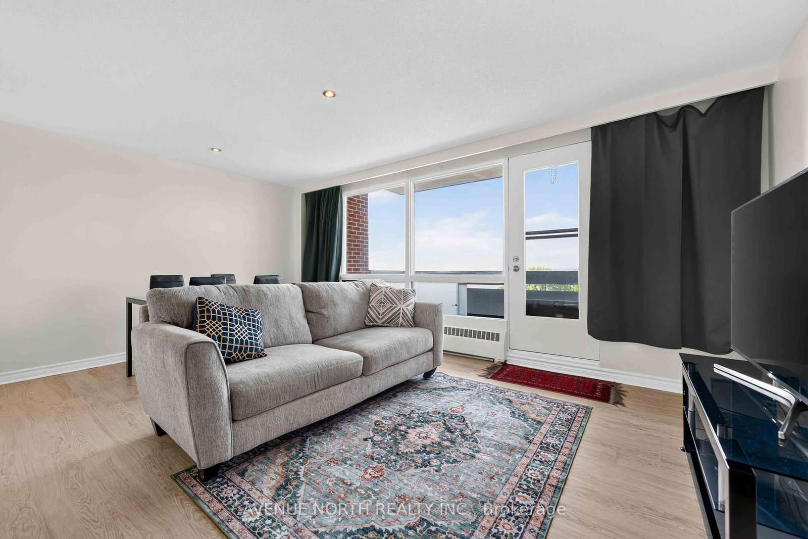 3100 Carling Avenue • #820 • Ottawa, ON photo 9