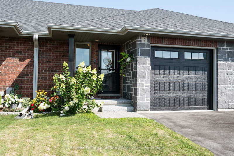 9 McIntosh Crescent