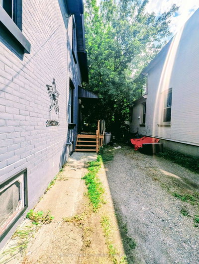 81 Grey Street • Brantford, ON photo 5