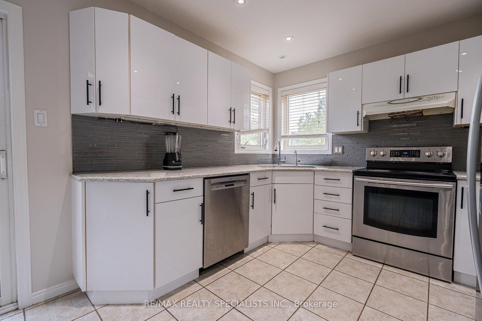 236 SUMMERFIELD Drive • Guelph, ON photo 17
