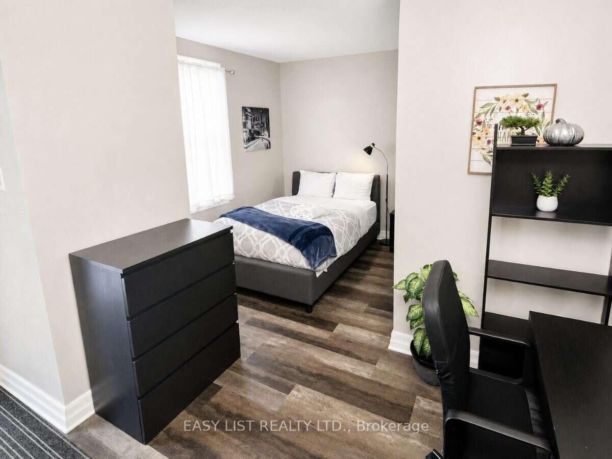 205 Marier Avenue • Ottawa, ON photo 10