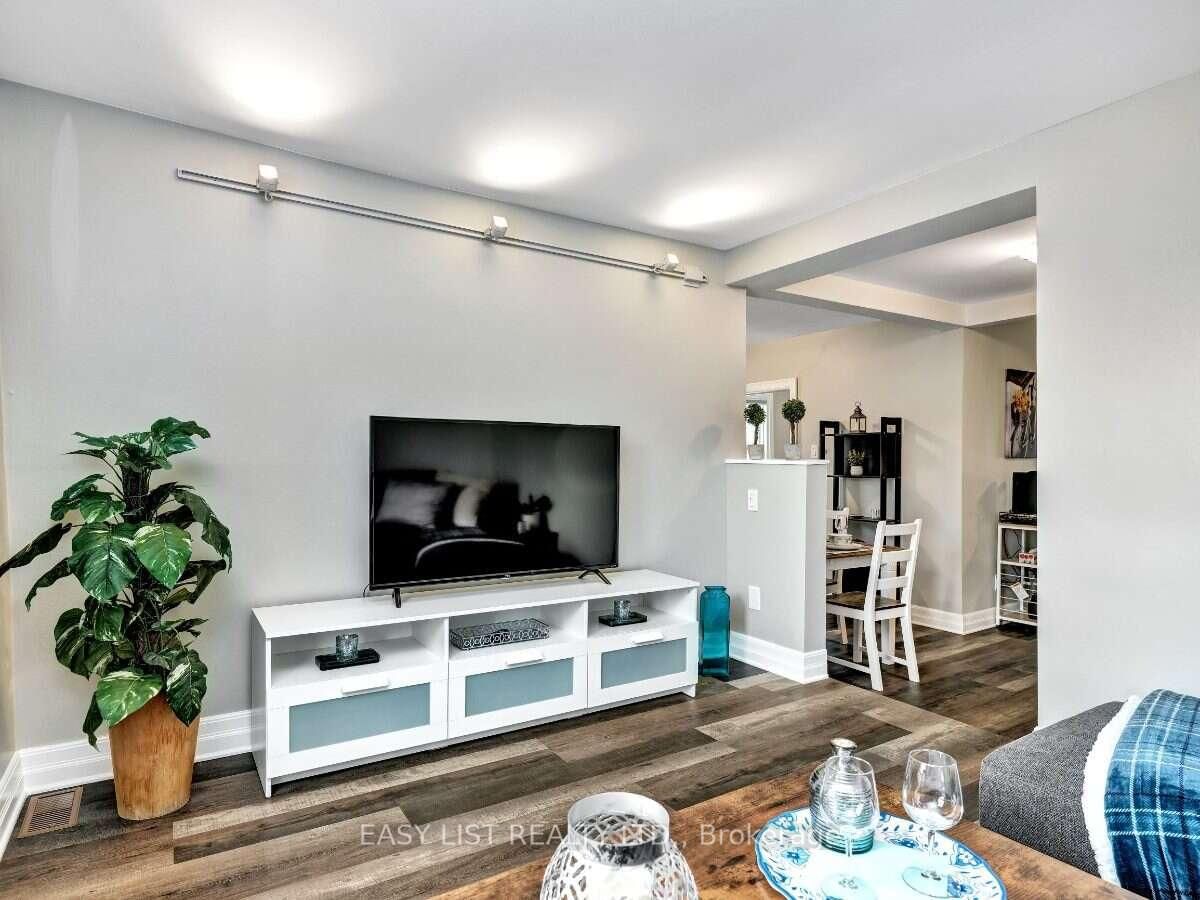 205 Marier Avenue • Ottawa, ON photo 17