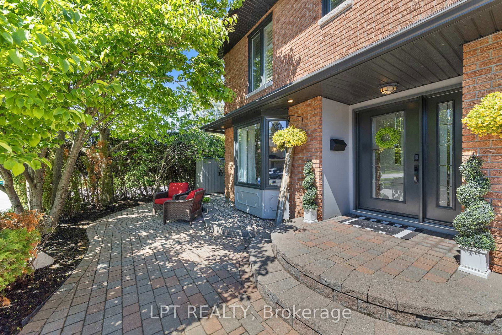 11 Elderwood Trail • Ottawa, ON photo 1