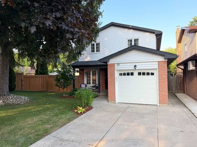 19 Parkway Place • Hamilton, ON photo 2