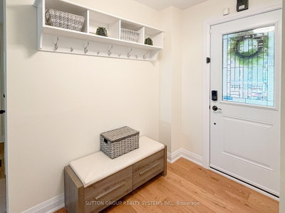 19 Parkway Place • Hamilton, ON photo 3
