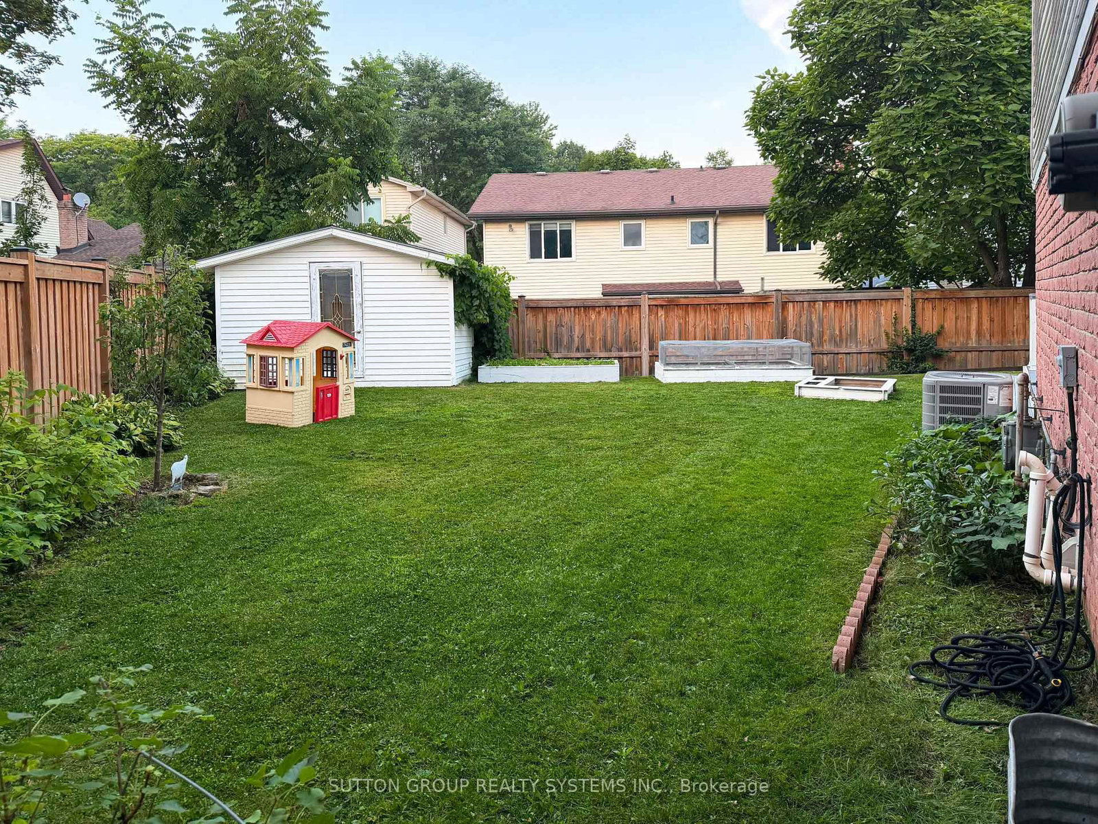 19 Parkway Place • Hamilton, ON photo 38