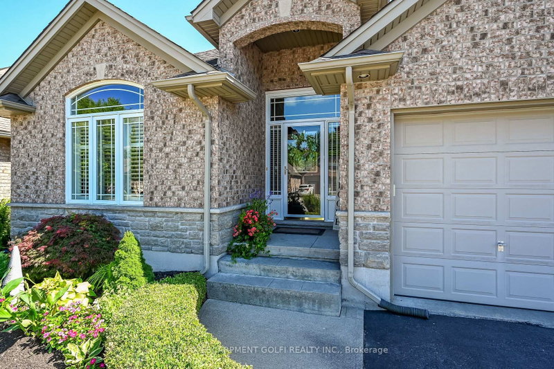 108 WILLOWDALE Crescent