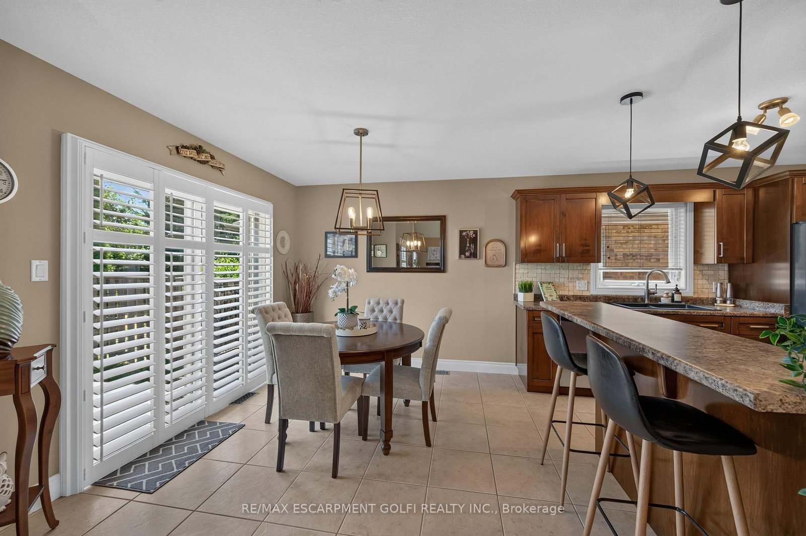 108 WILLOWDALE Crescent • Norfolk, ON photo 8