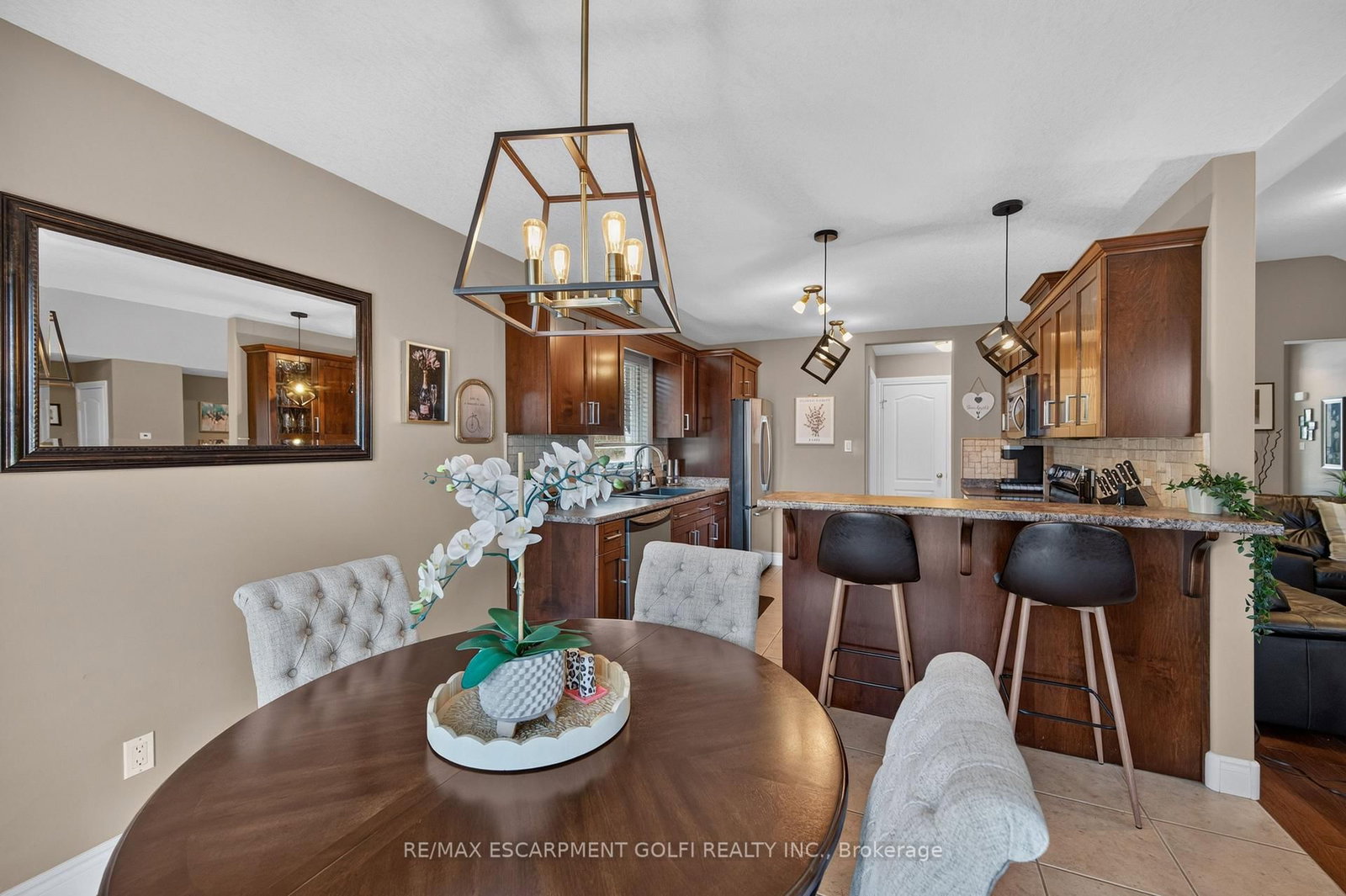 108 WILLOWDALE Crescent • Norfolk, ON photo 9