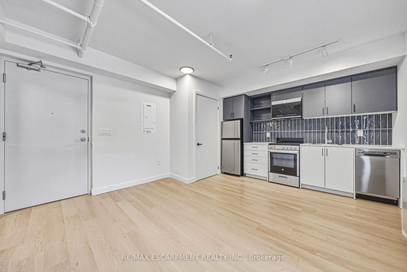 206 - 325 James Street S
