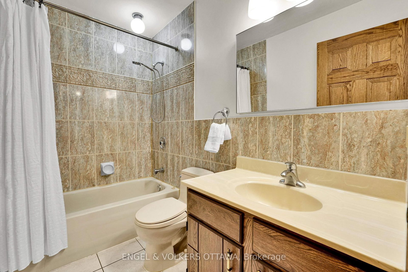 7 Mid Pines Grove • Ottawa, ON photo 16