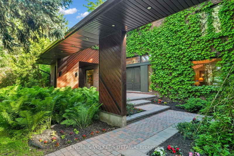 7 Mid Pines Grove
