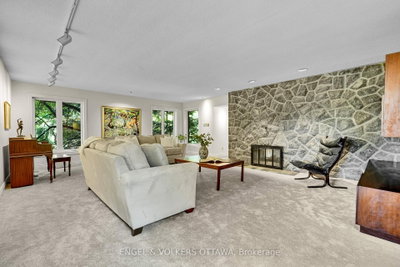 7 Mid Pines Grove • Ottawa, ON photo 5