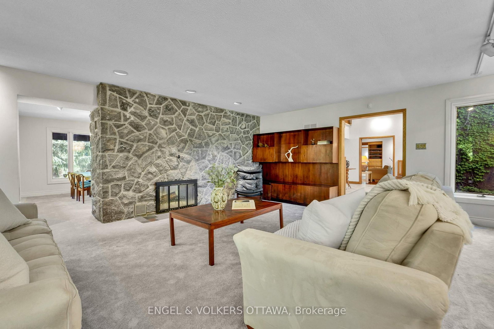 7 Mid Pines Grove • Ottawa, ON photo 6