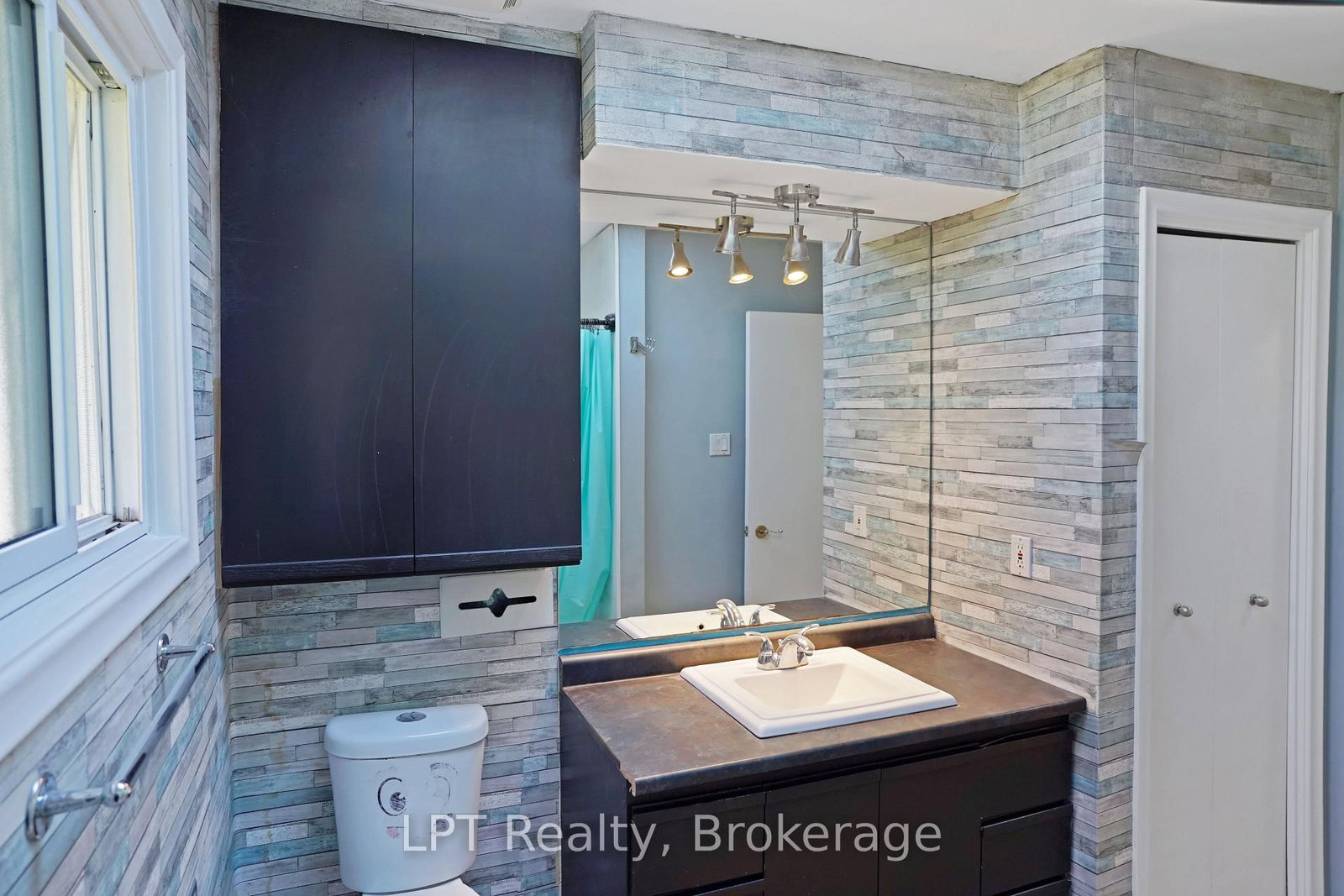 470 7th Street • Hanover, ON photo 28