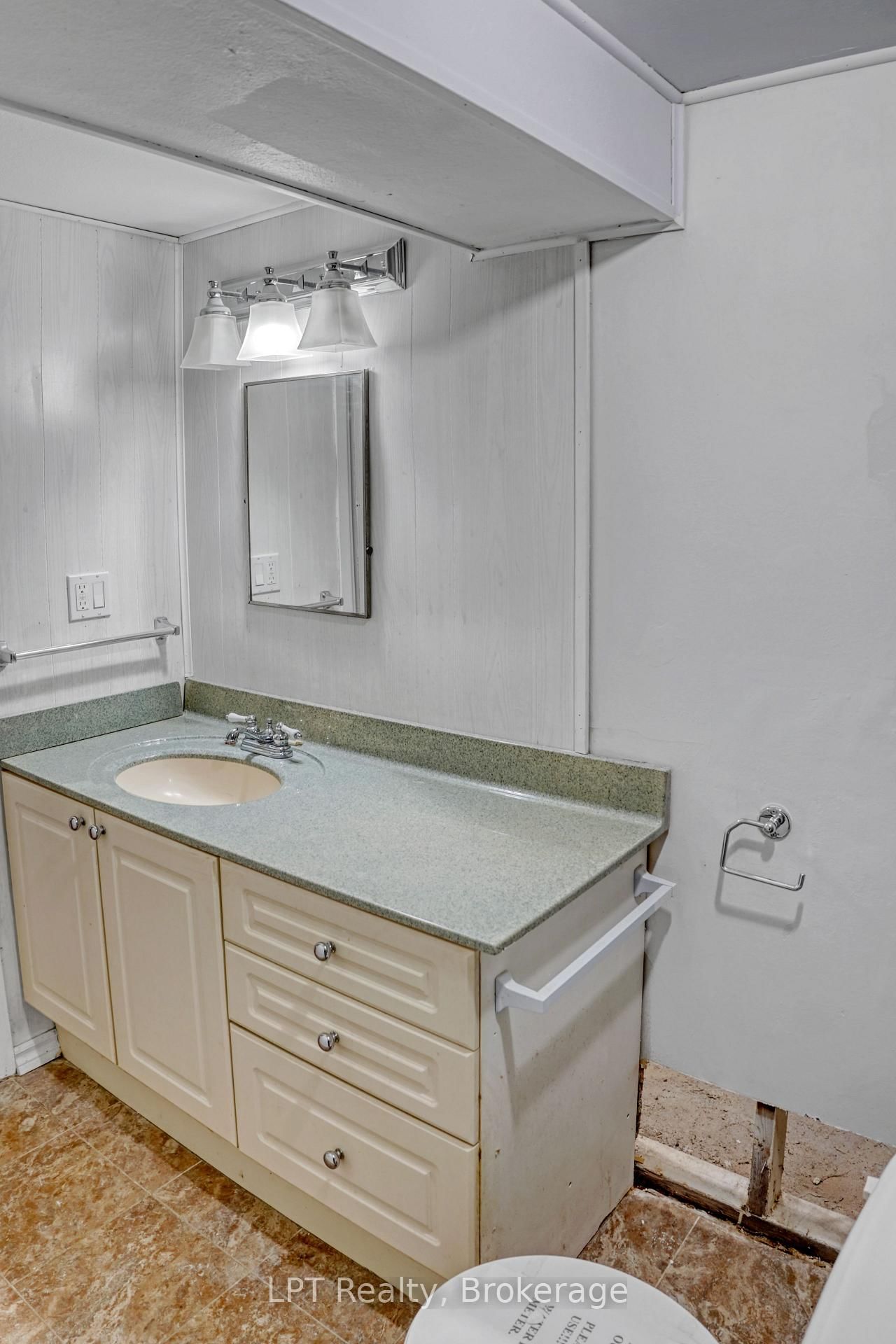 470 7th Street • Hanover, ON photo 37