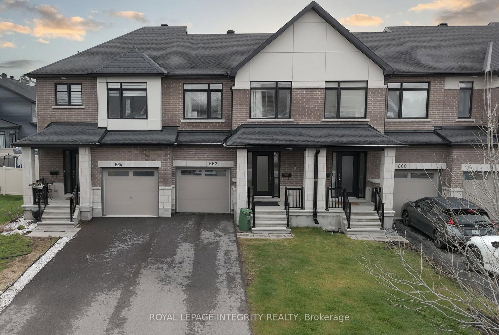 662 PUTNEY Crescent • Ottawa, ON photo 1