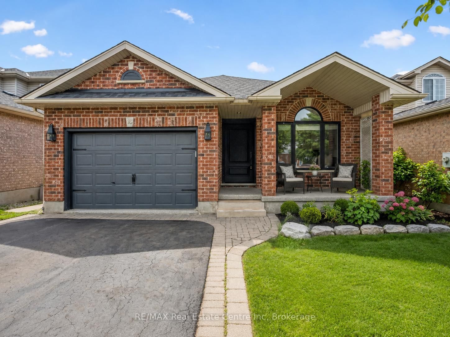 18 KEYS Crescent • Guelph, ON photo 1