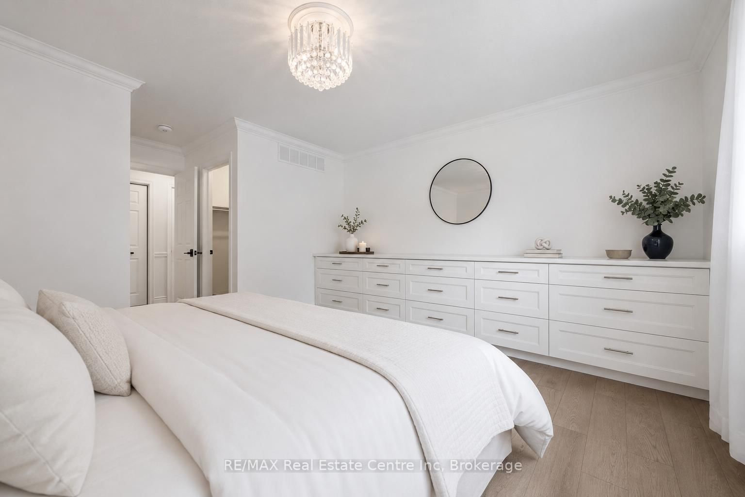 18 KEYS Crescent • Guelph, ON photo 14
