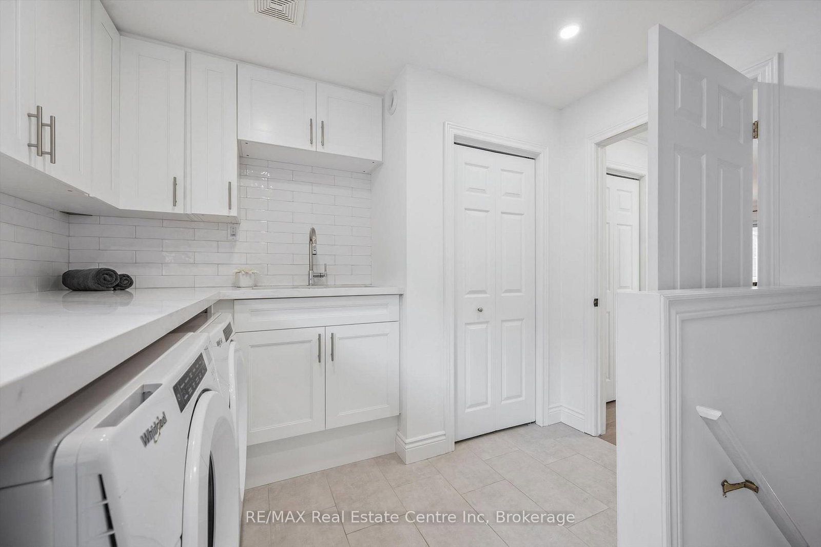 18 KEYS Crescent • Guelph, ON photo 21