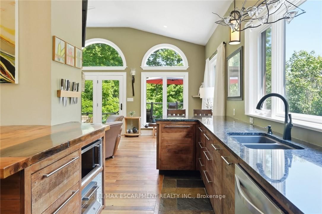376 Moxley Road • Hamilton, ON photo 12