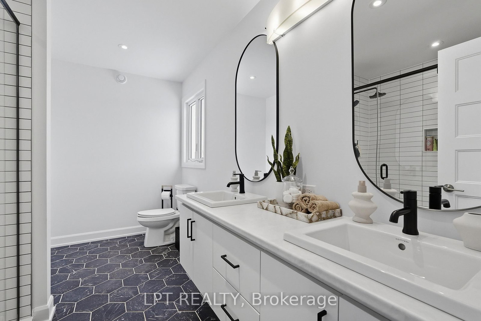301 Moonlight Drive • Russell, ON photo 24