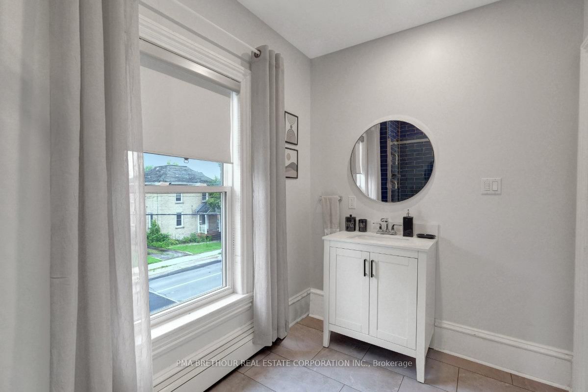 8 North Street • Perth, ON photo 39