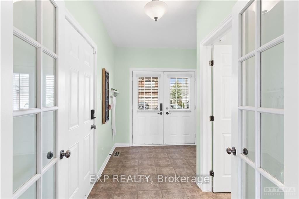 254 FLODDEN Way • Ottawa, ON photo 3