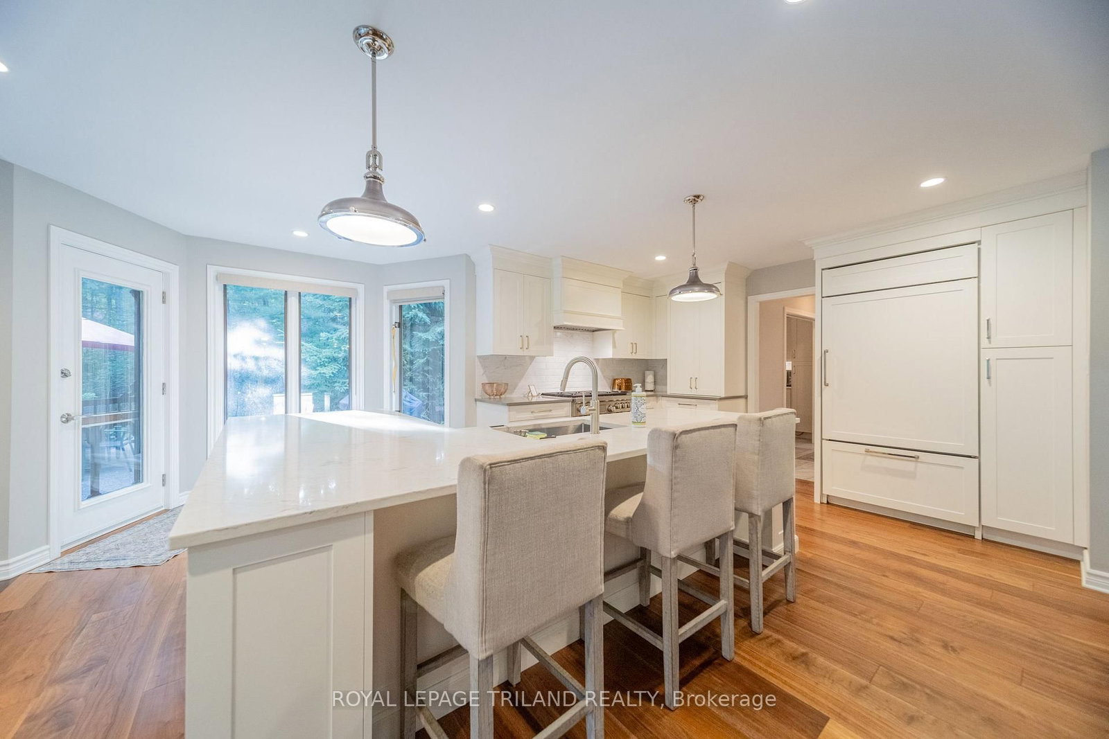 10498 Pinetree Drive • Lambton Shores, ON photo 16