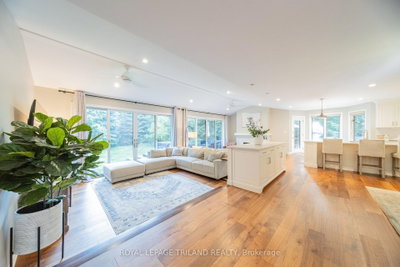 10498 Pinetree Drive • Lambton Shores, ON photo 2