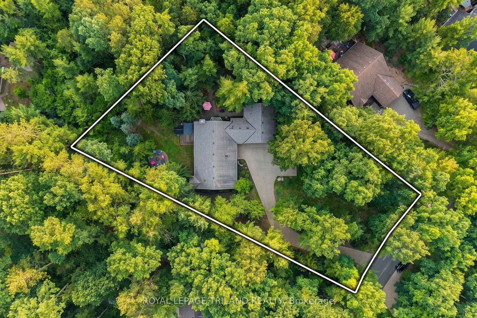 10498 Pinetree Drive • Lambton Shores, ON photo 40