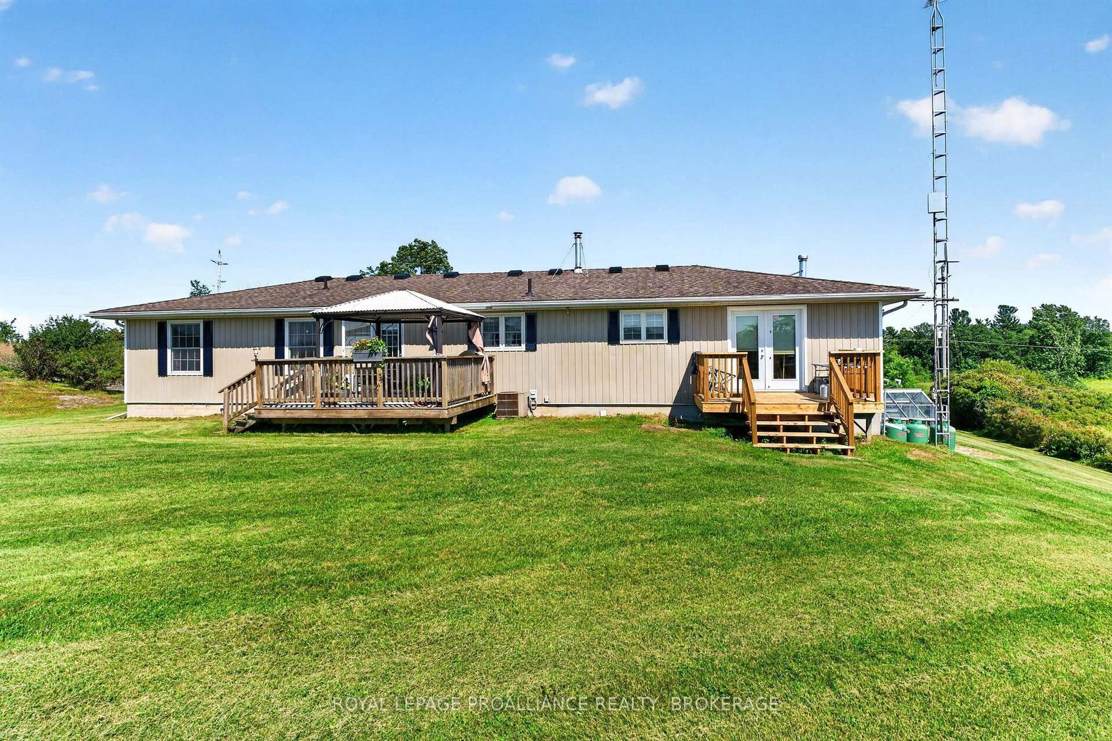 2270 Hitchcock Road • Wolfe Island, ON photo 2