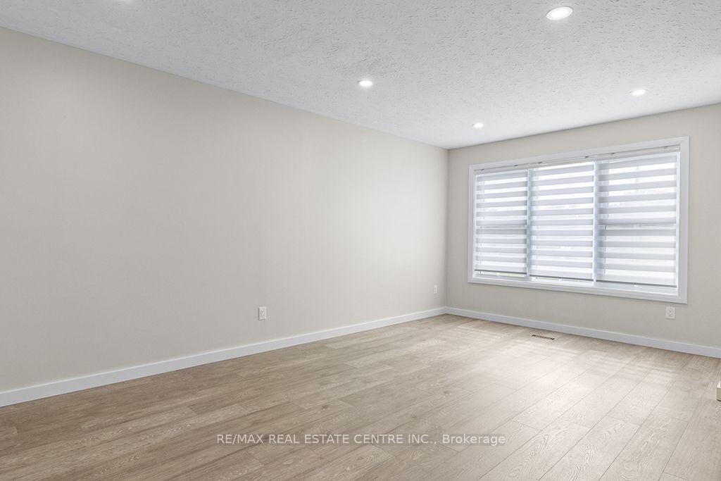 1030 Yonge Street S • Brockton, ON photo 10