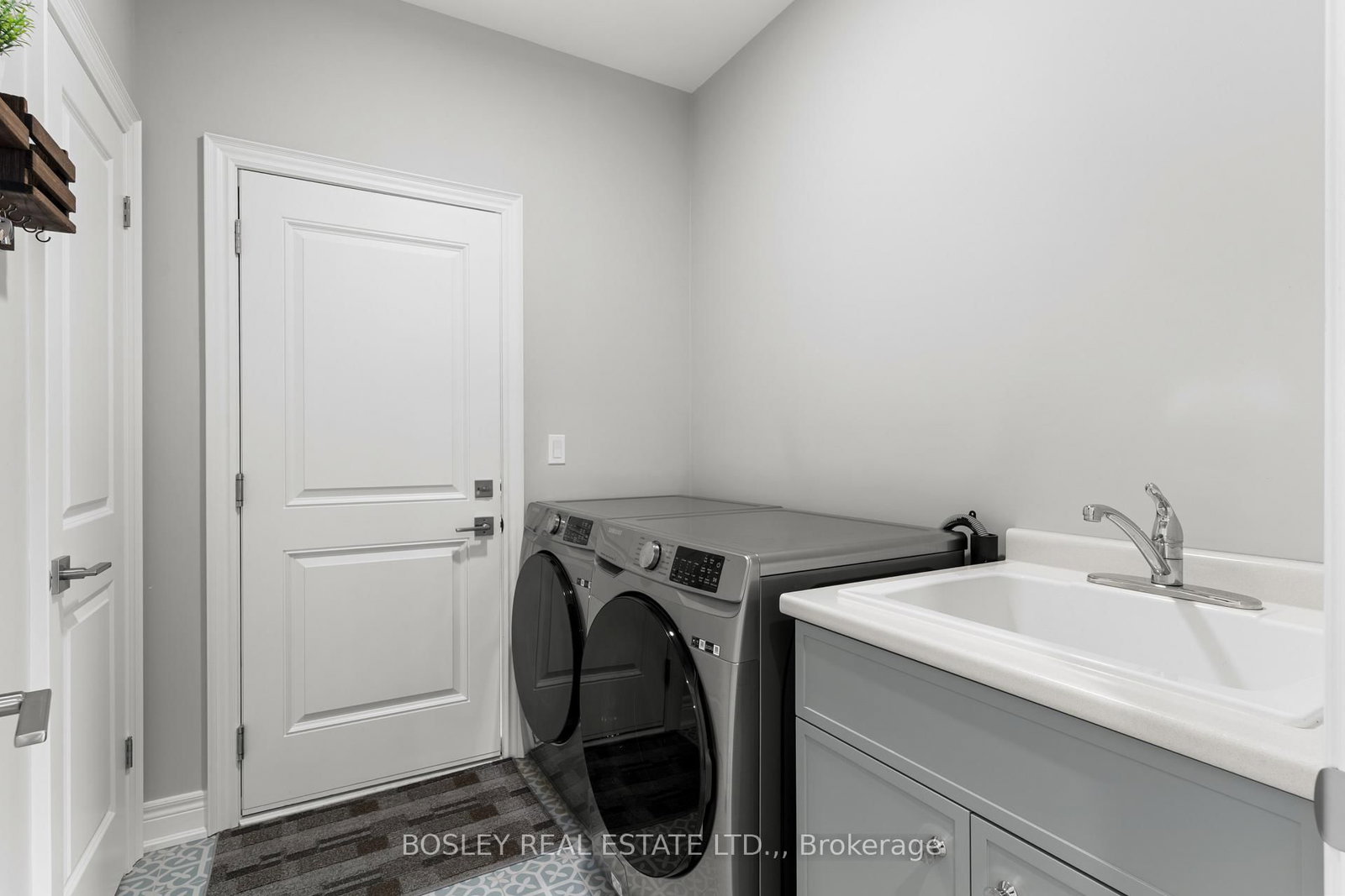 591 GAISER Road • Welland, ON photo 12