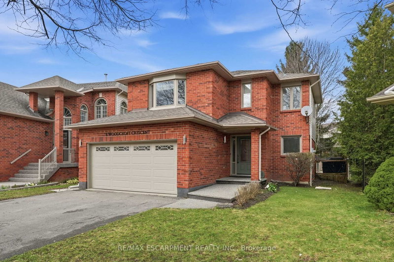 6 WOODCROFT Crescent