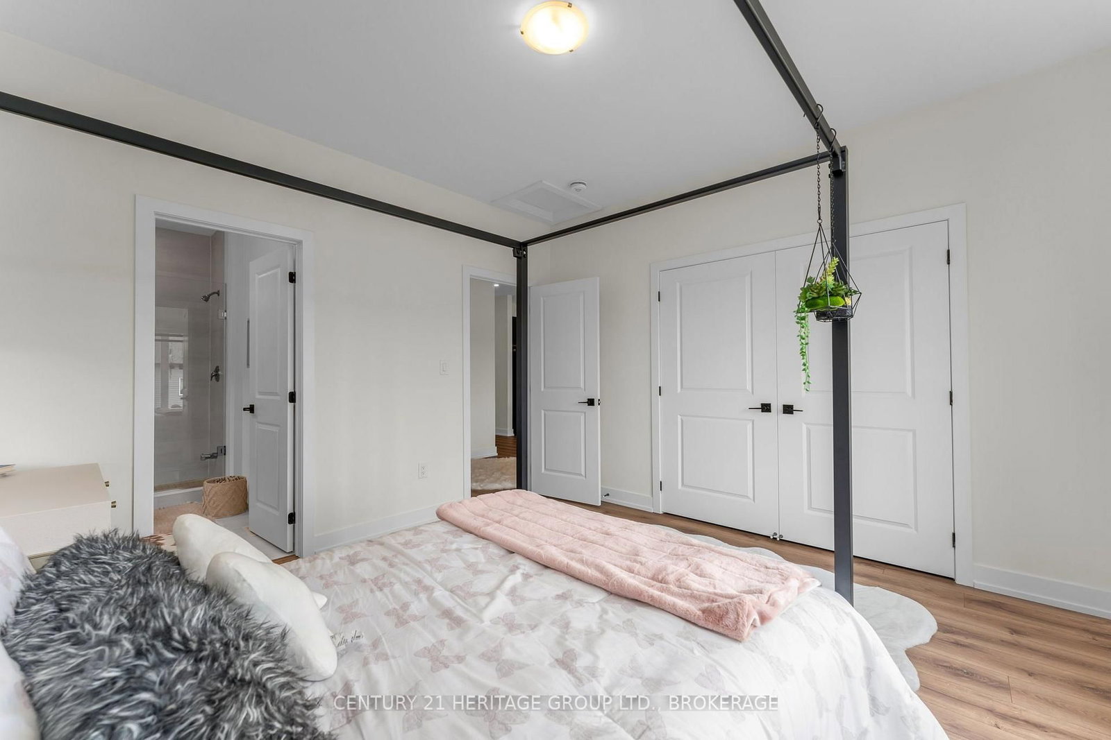 60 Dusenbury Drive • Bissett Creek, ON photo 5