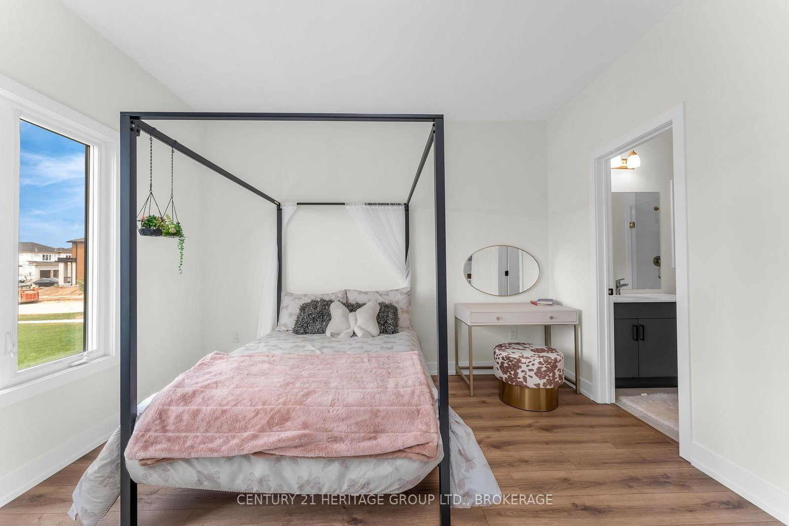 60 Dusenbury Drive • Bissett Creek, ON photo 6