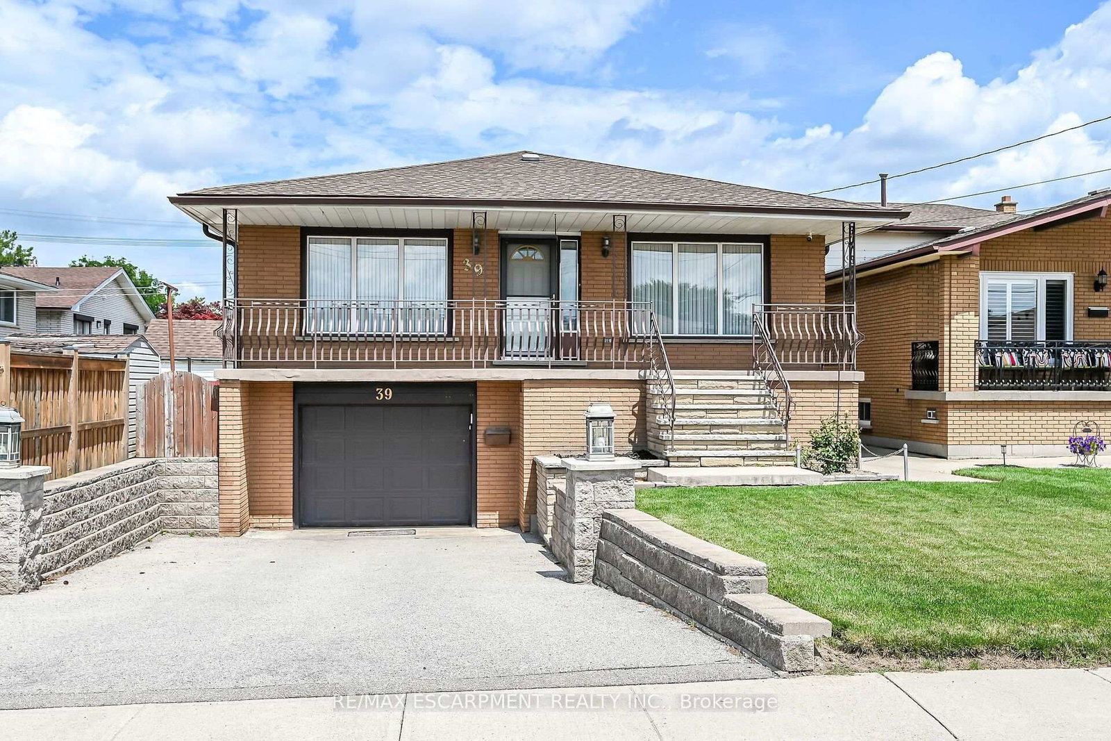 39 Algonquin Court • Hamilton, ON photo 1