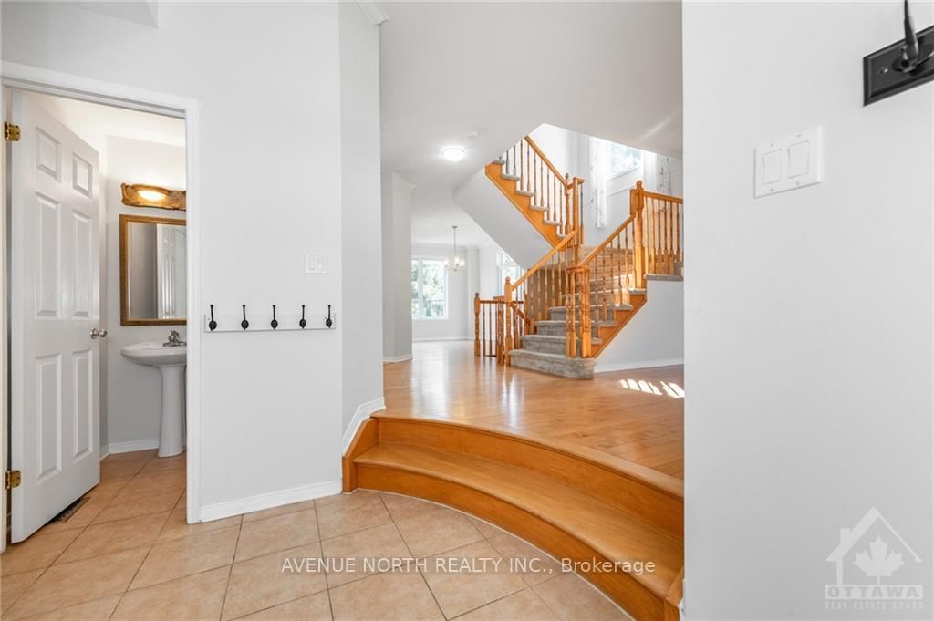 2370 Le Ruisseau Circle • Ottawa, ON photo 3
