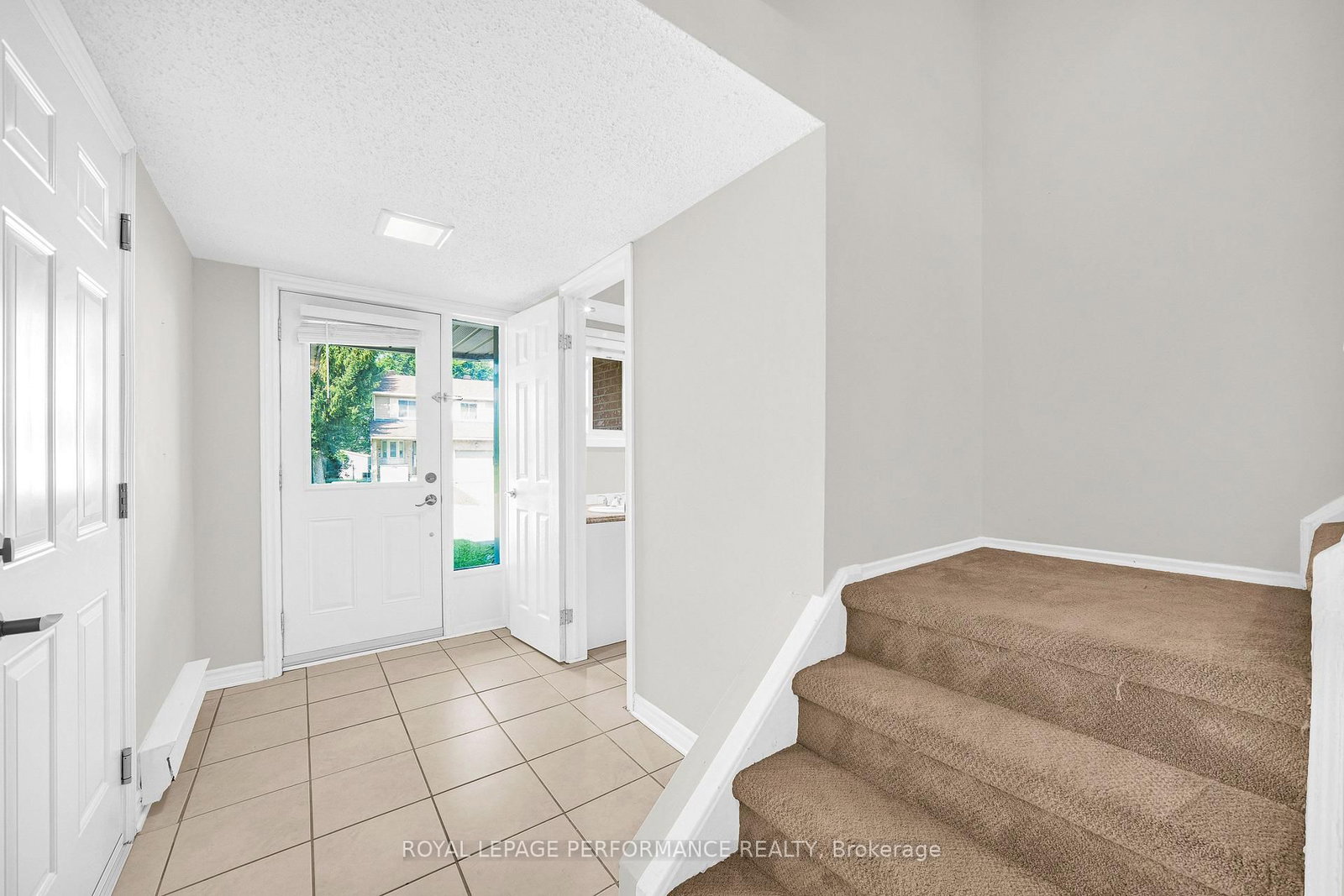 6966 Bois Avenue • Orleans, ON photo 3