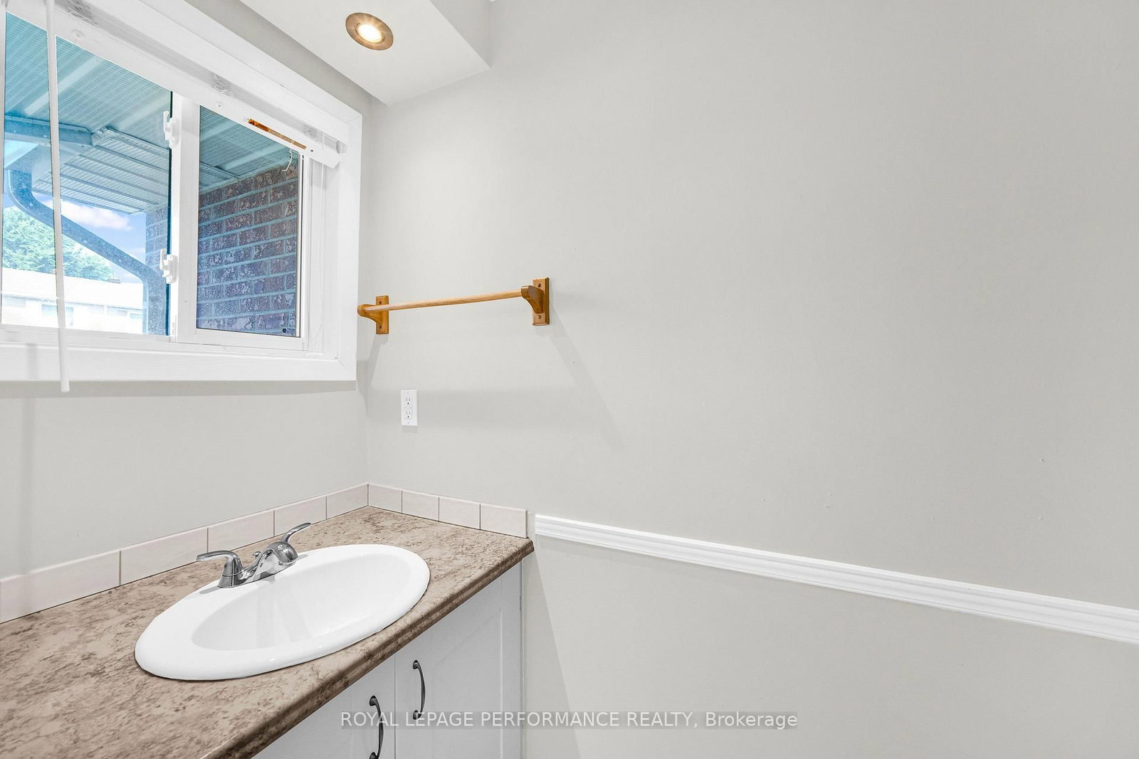 6966 Bois Avenue • Orleans, ON photo 5
