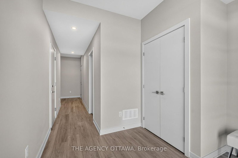 3007 Showcase Cres photo 4