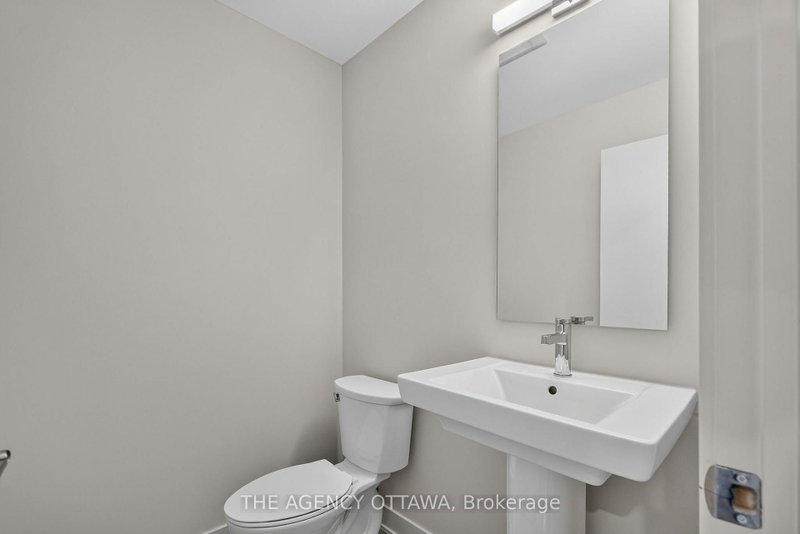 3007 Showcase Cres photo 5